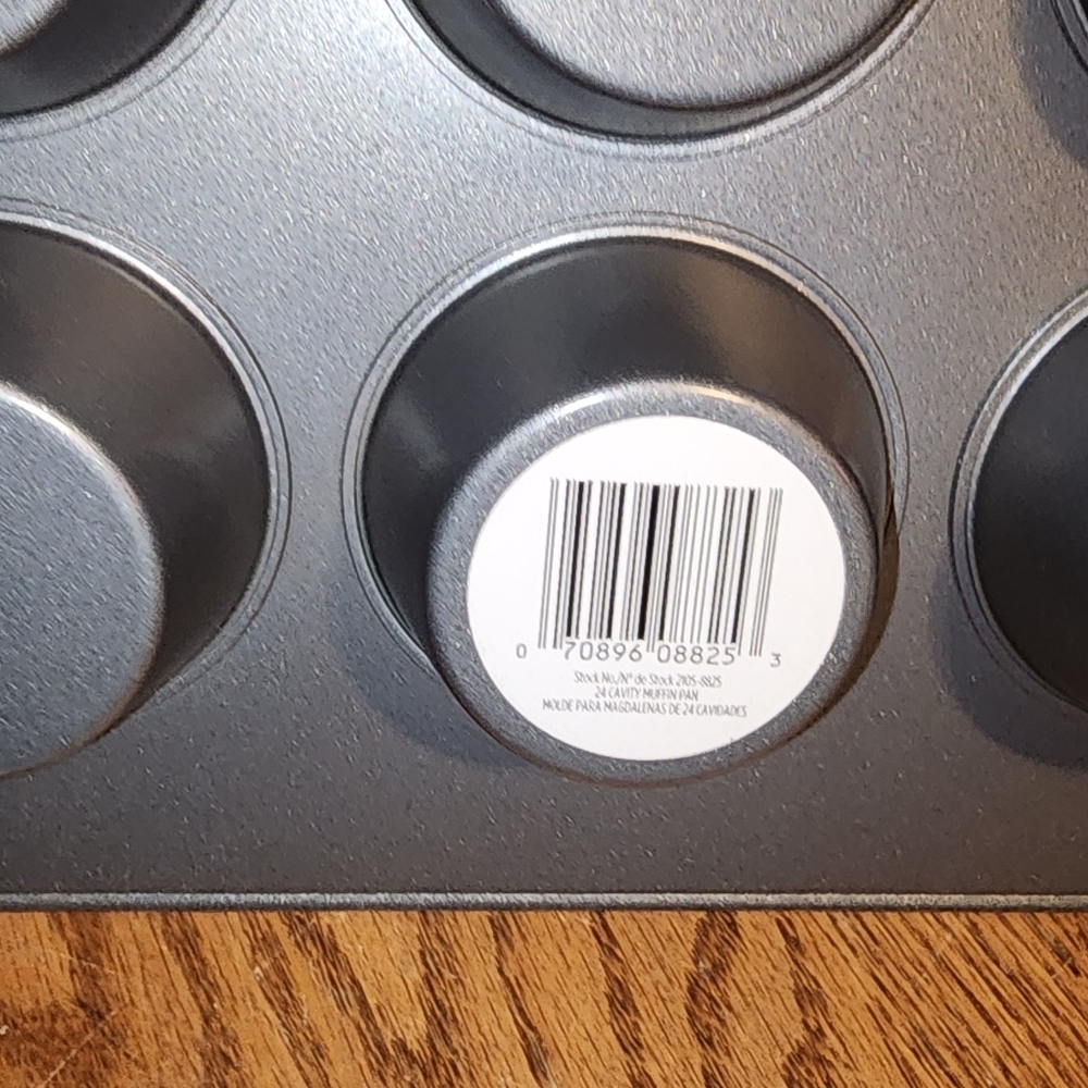 WILTON NWT BAKE IT BETTER  24 CUPCAKE MUFFIN PAN. 1 pan - Picture 7 of 7